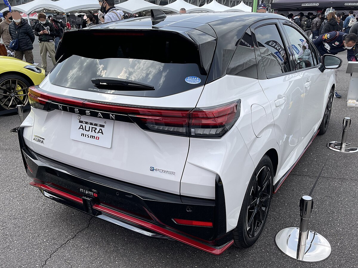 Ниссан ноут аура нисмо фото File:The rearview of Nissan NOTE AURA NISMO (6AA-FE13).jpg - Wikimedia Commons