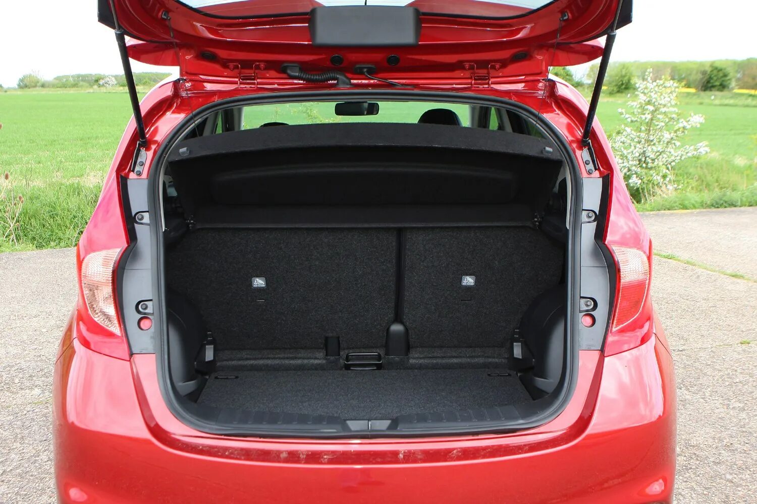 Ниссан ноут багажник фото Nissan Note review Parkers