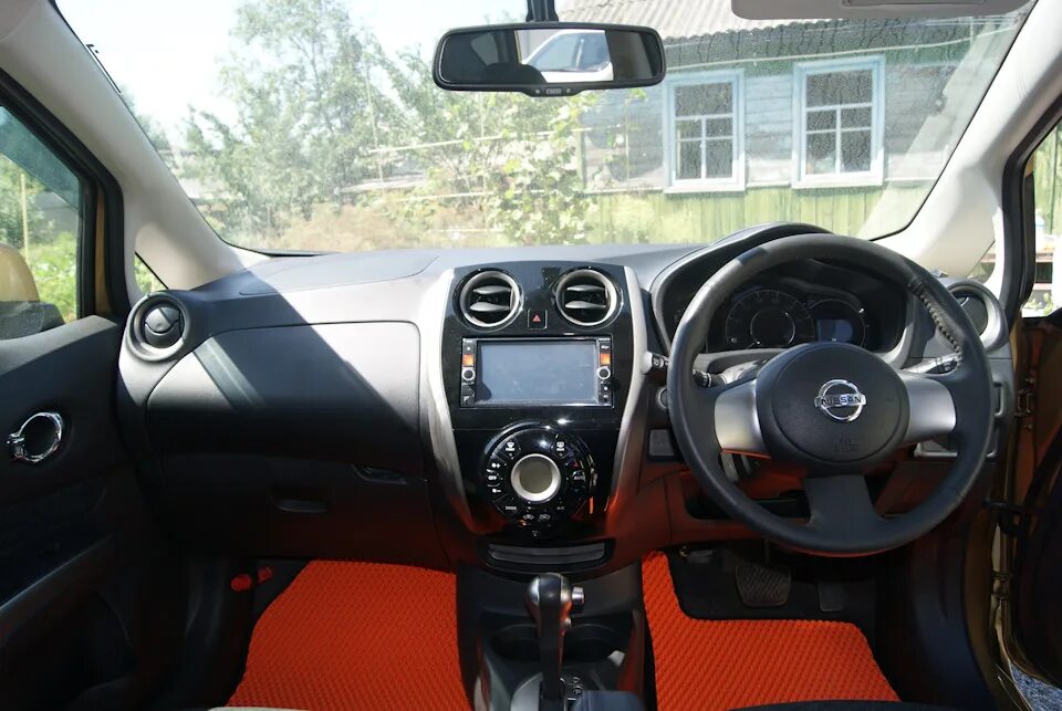 Ниссан ноут е12 фото салона Енот Е11 и Е12, или замечательный сосед=) - Nissan Note (1G), 1,5 л, 2008 года ф