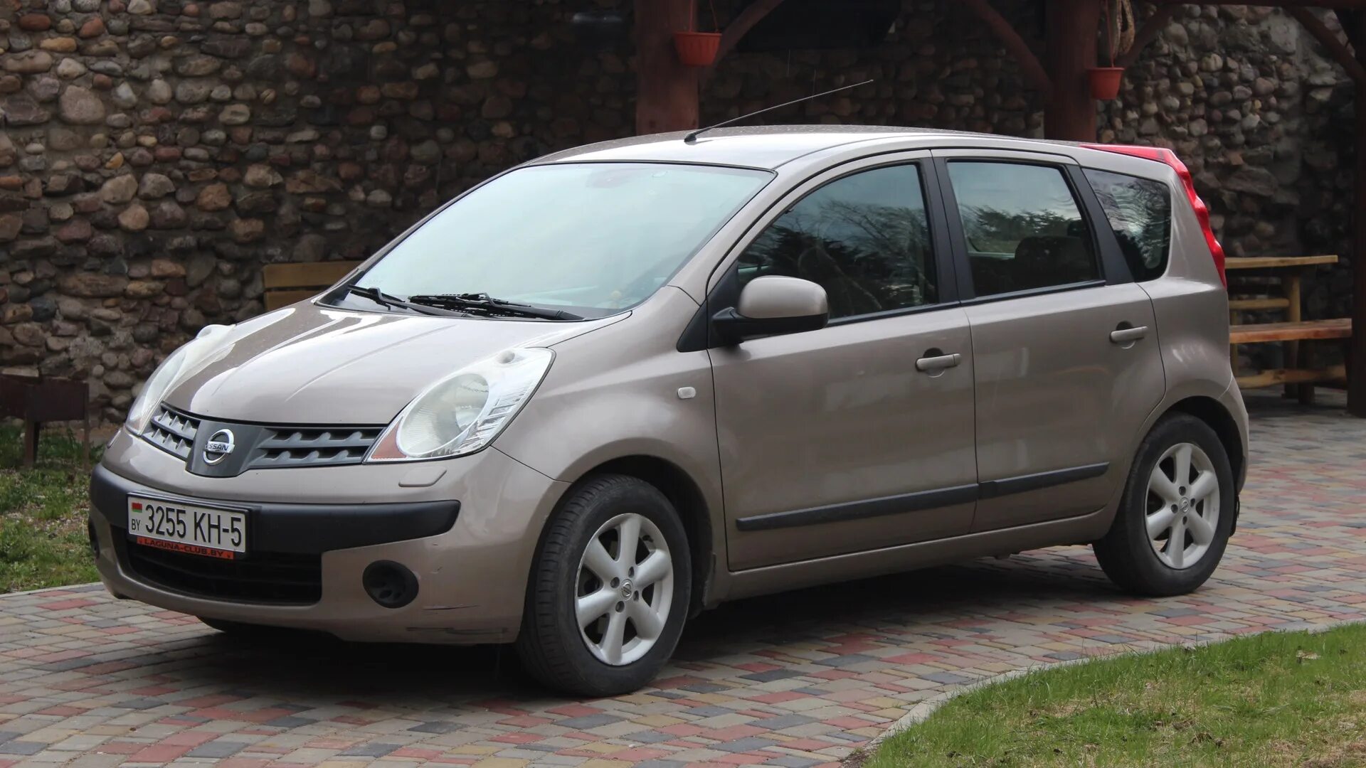 Ниссан ноут фото Nissan Note (1G) 1.4 бензиновый 2006 1.4 городской енот на DRIVE2