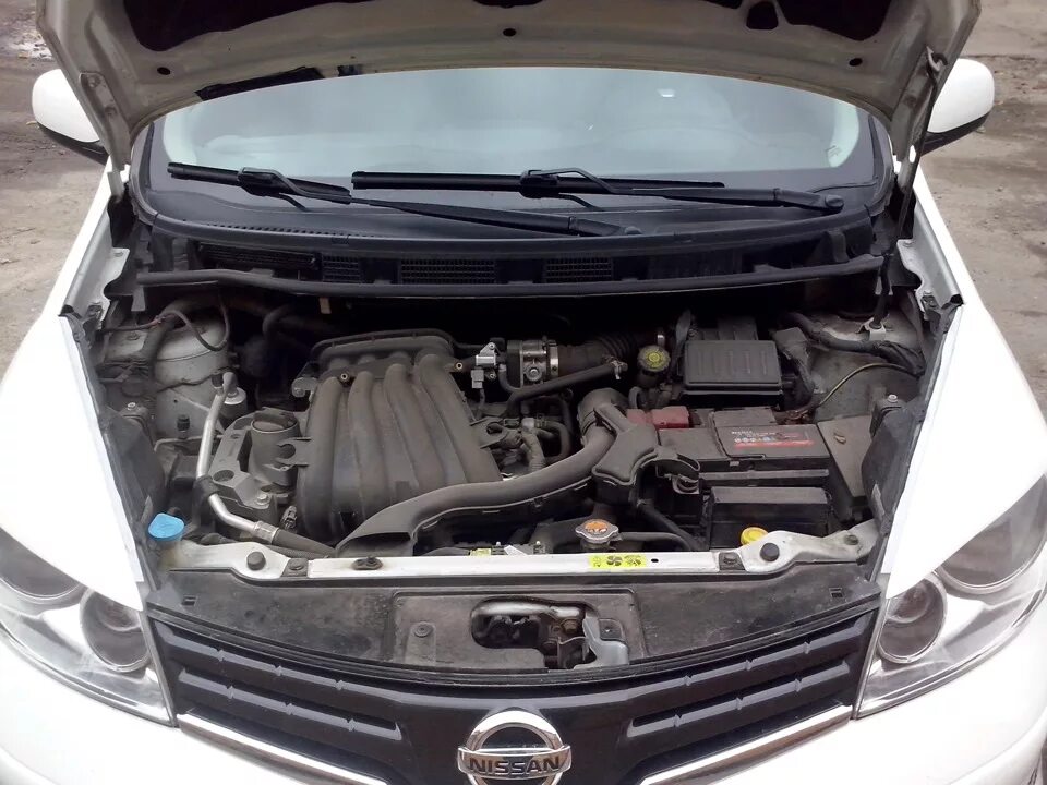 Ниссан ноут фото под капотом Мойка поверхности двигателя - Nissan Note (1G), 1,6 л, 2013 года мойка DRIVE2