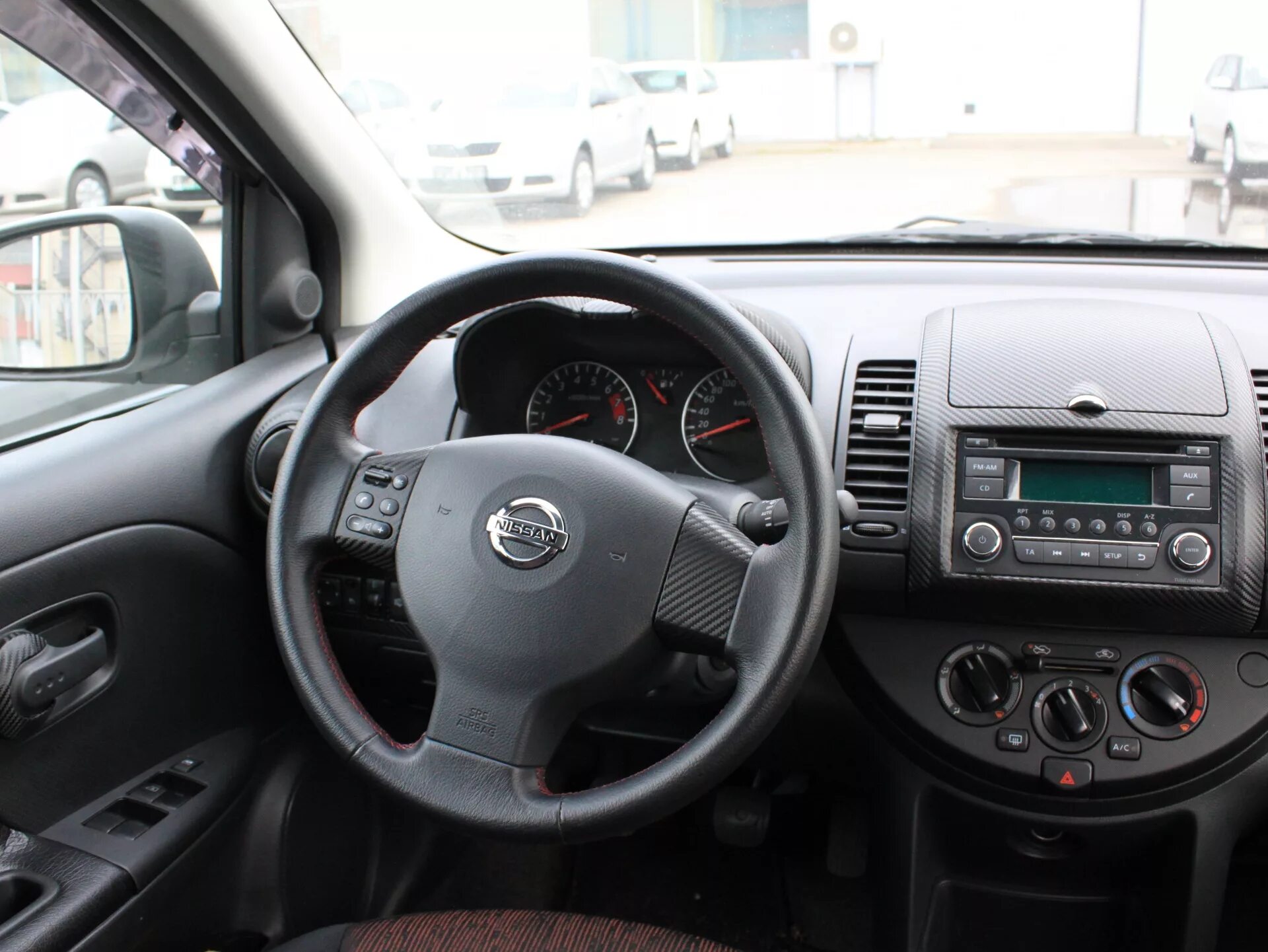 Ниссан ноут фото салона Немного карбона в салон - Nissan Note (1G), 1,6 л, 2011 года тюнинг DRIVE2