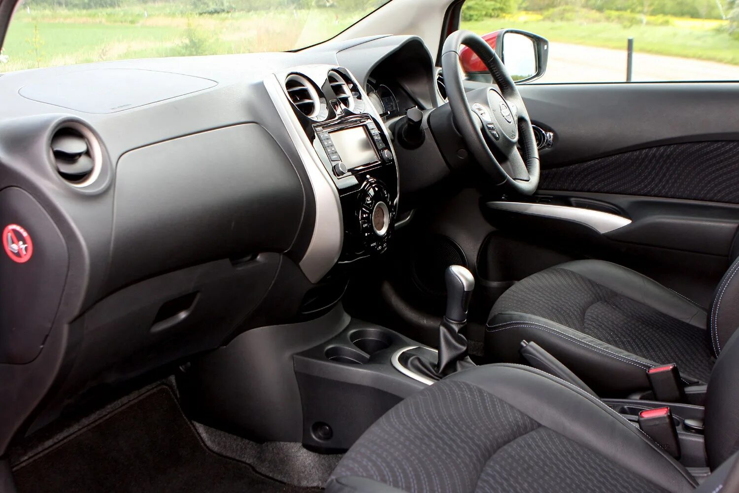 Ниссан ноут фото внутри Nissan Note review Parkers