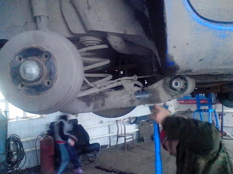 Ниссан ноут как заменить сайлентблоки задней балки Замена задних сайлентблоков - Nissan Note (1G), 1,4 л, 2008 года визит на сервис