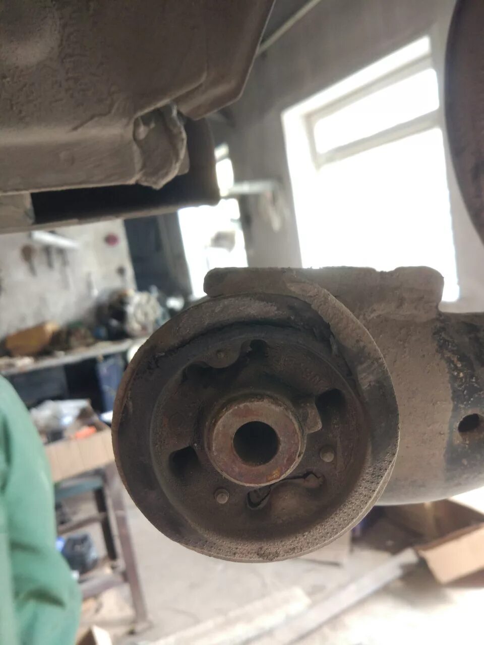 Ниссан ноут как заменить сайлентблоки задней балки Замена сайлентблоков задней балки - Nissan Tiida (1G), 1,6 л, 2011 года своими р