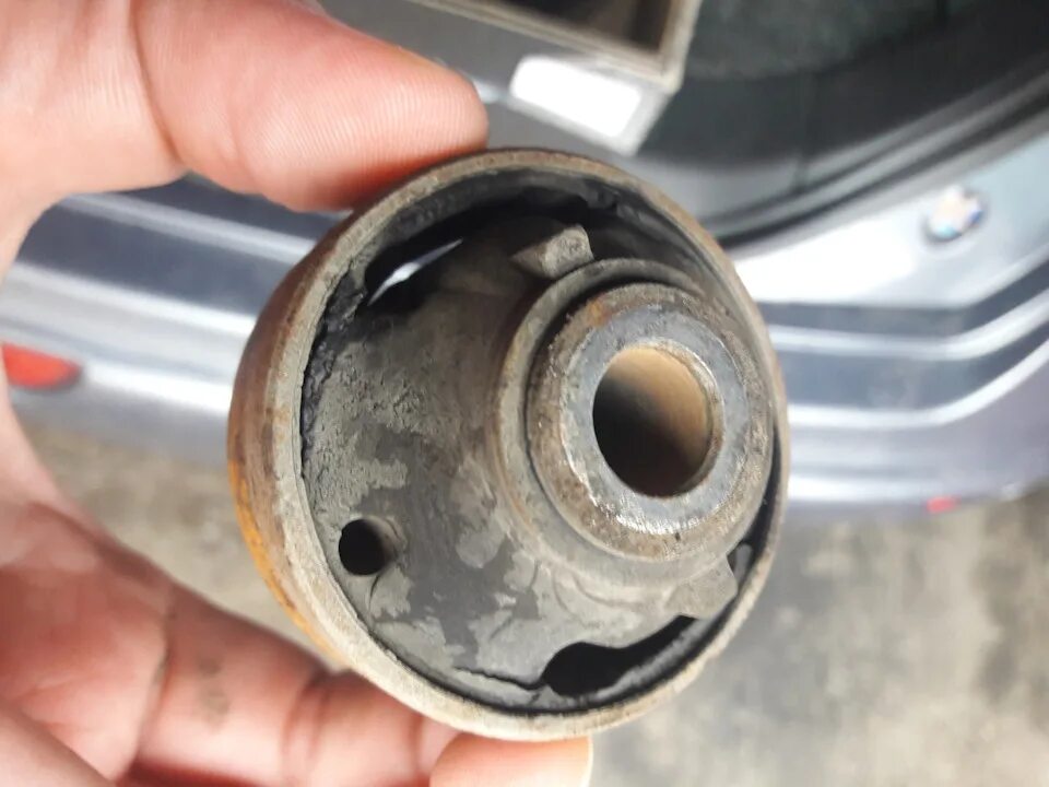 Ниссан ноут как заменить сайлентблоки задней балки Сайлентблок нижнего переднего рычага (Задний) - Nissan Note (1G), 1,6 л, 2008 го