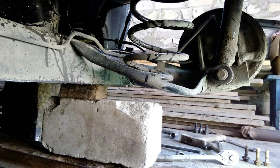 Ниссан ноут как заменить сайлентблоки задней балки Замена сайлентблоков задней балки - Nissan Note (1G), 1,4 л, 2007 года своими ру