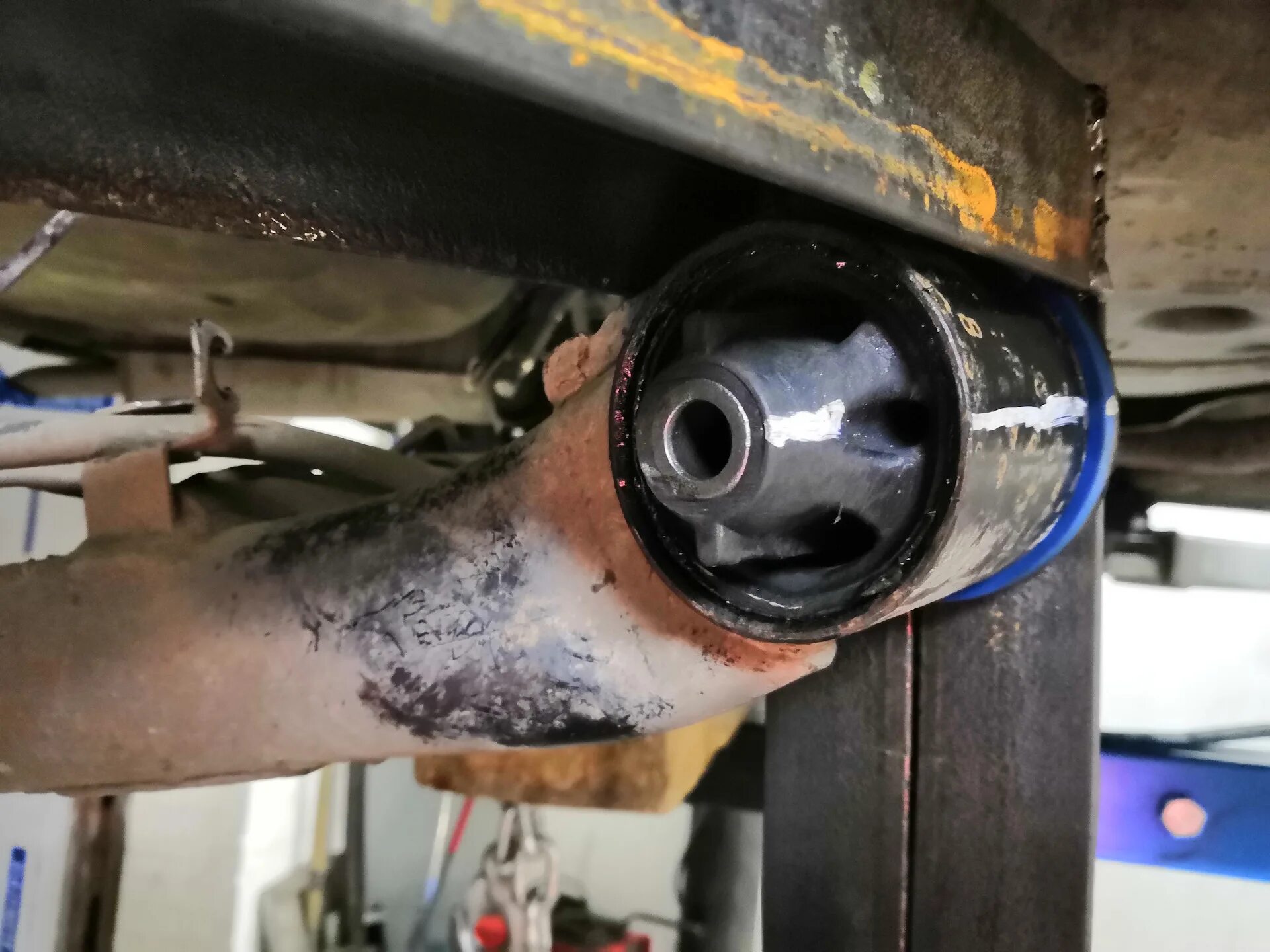 Ниссан ноут как заменить сайлентблоки задней балки Замена сайлентблоков задней балки. - Nissan Tiida (1G), 1,6 л, 2010 года визит н