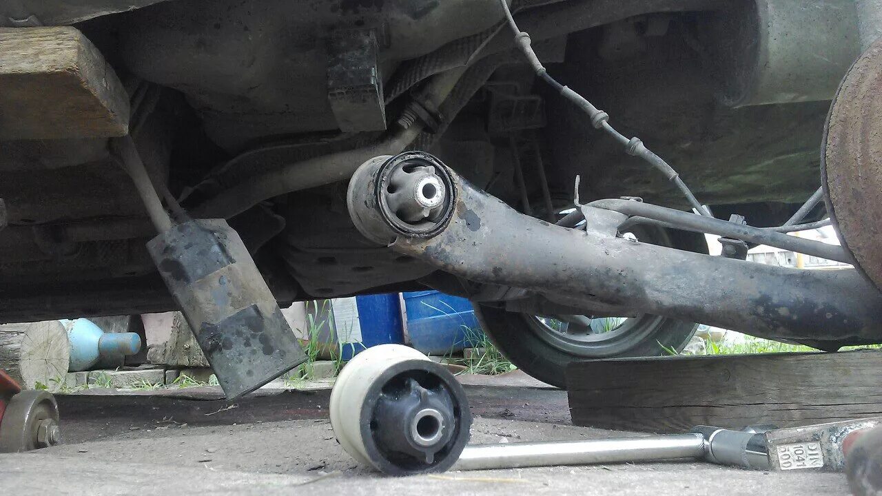 Ниссан ноут как заменить сайлентблоки задней балки Замена сайлентблоков задней балки ниссан ноут - BestChehol.ru