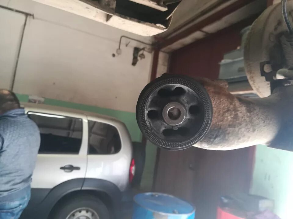 Ниссан ноут как заменить сайлентблоки задней балки Замена сайлентблоков задней балки. - Nissan Tiida (1G), 1,4 л, 2004 года поломка