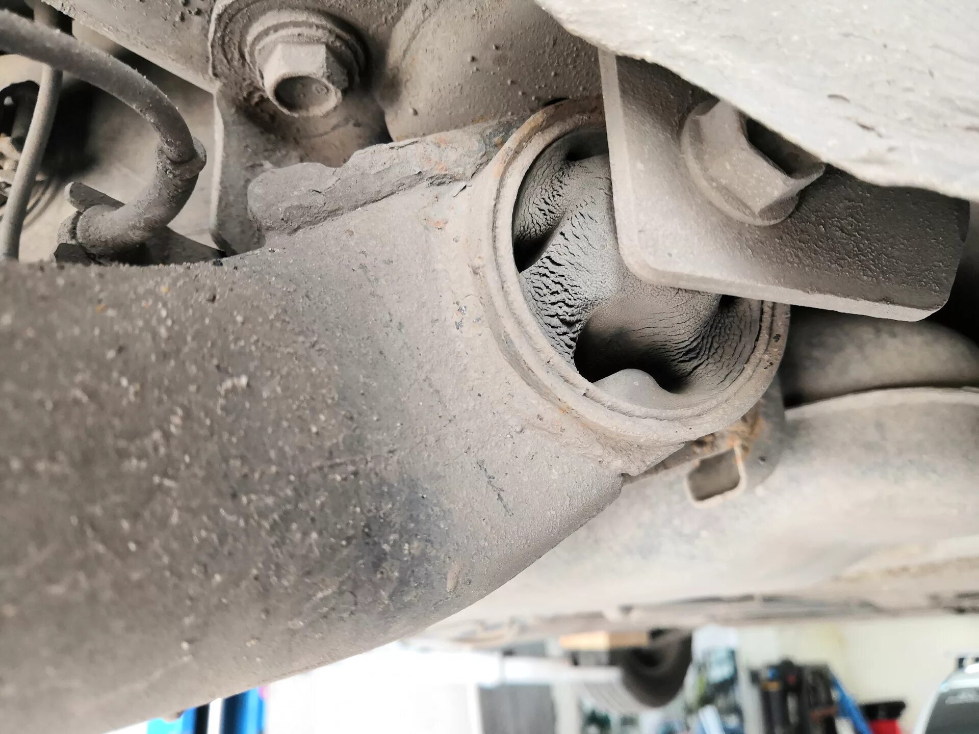 Ниссан ноут как заменить сайлентблоки задней балки Замена сайлентблоков задней балки. - Nissan Tiida (1G), 1,6 л, 2010 года визит н