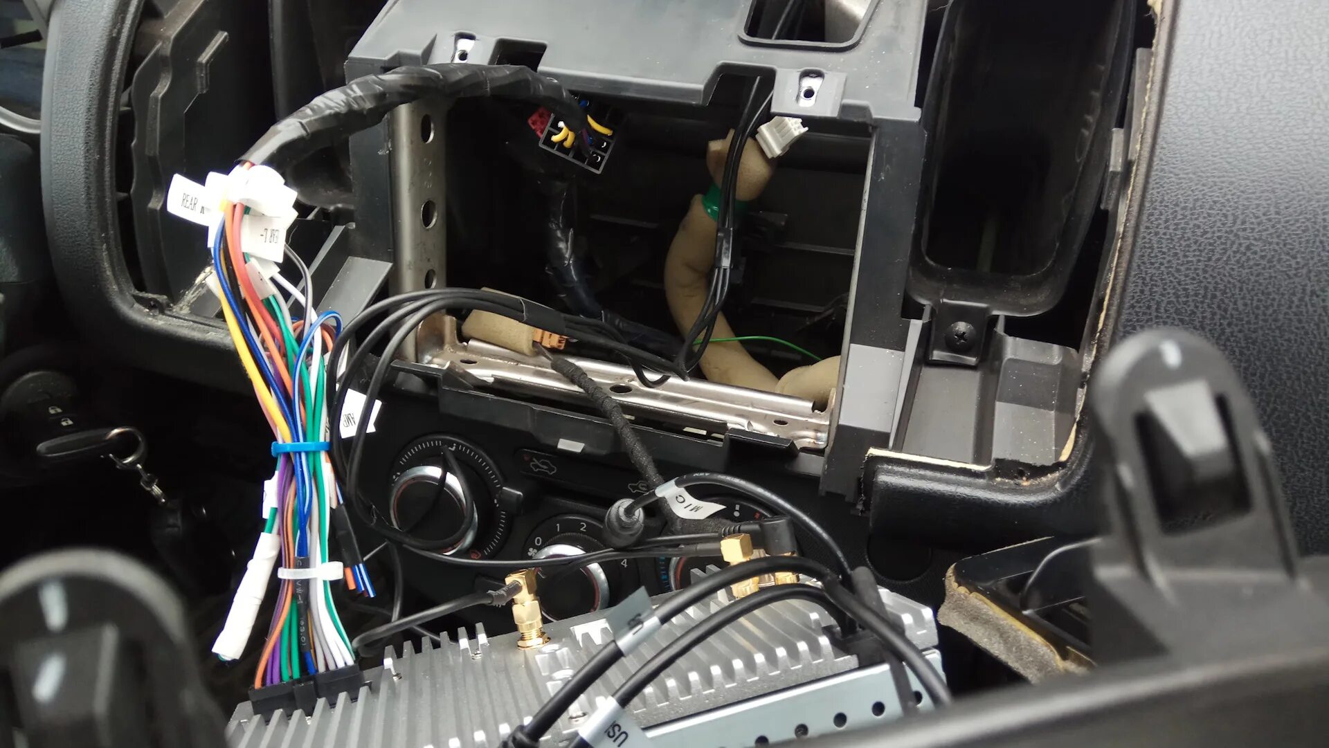 Ниссан ноут магнитола андроид подключение Магнитола 2 DIN Ownice C500 на Nissan Note ч.2 Установка - Nissan Note (1G), 1,4