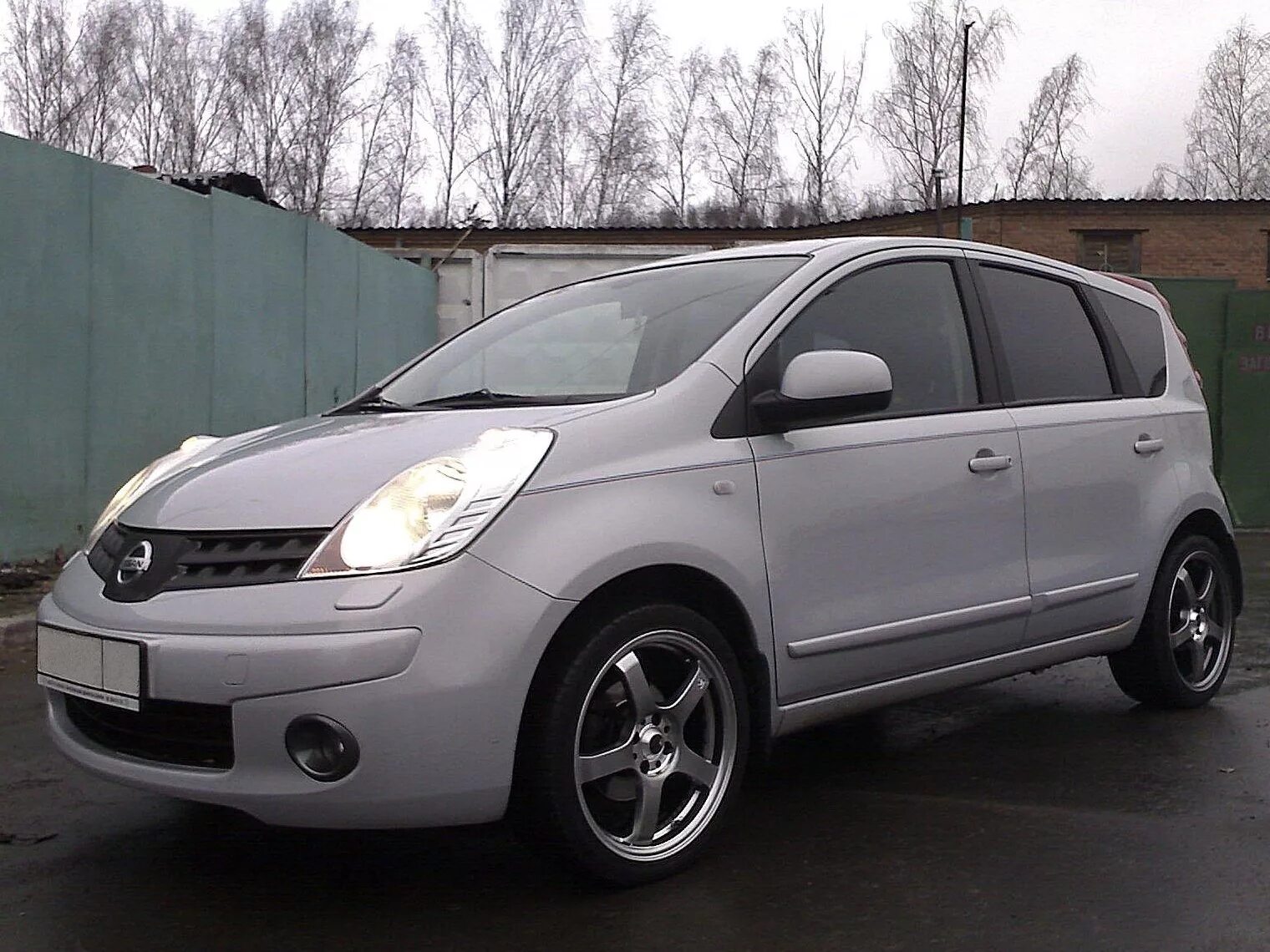 Ниссан ноут на 16 дисках фото Поставил колеса - Nissan Note (1G), 1,6 л, 2008 года колёсные диски DRIVE2