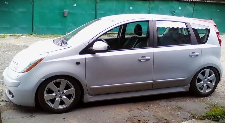 Ниссан ноут на 16 дисках фото Штатные колеса R16 - Nissan Note (1G), 1,6 л, 2008 года колёсные диски DRIVE2