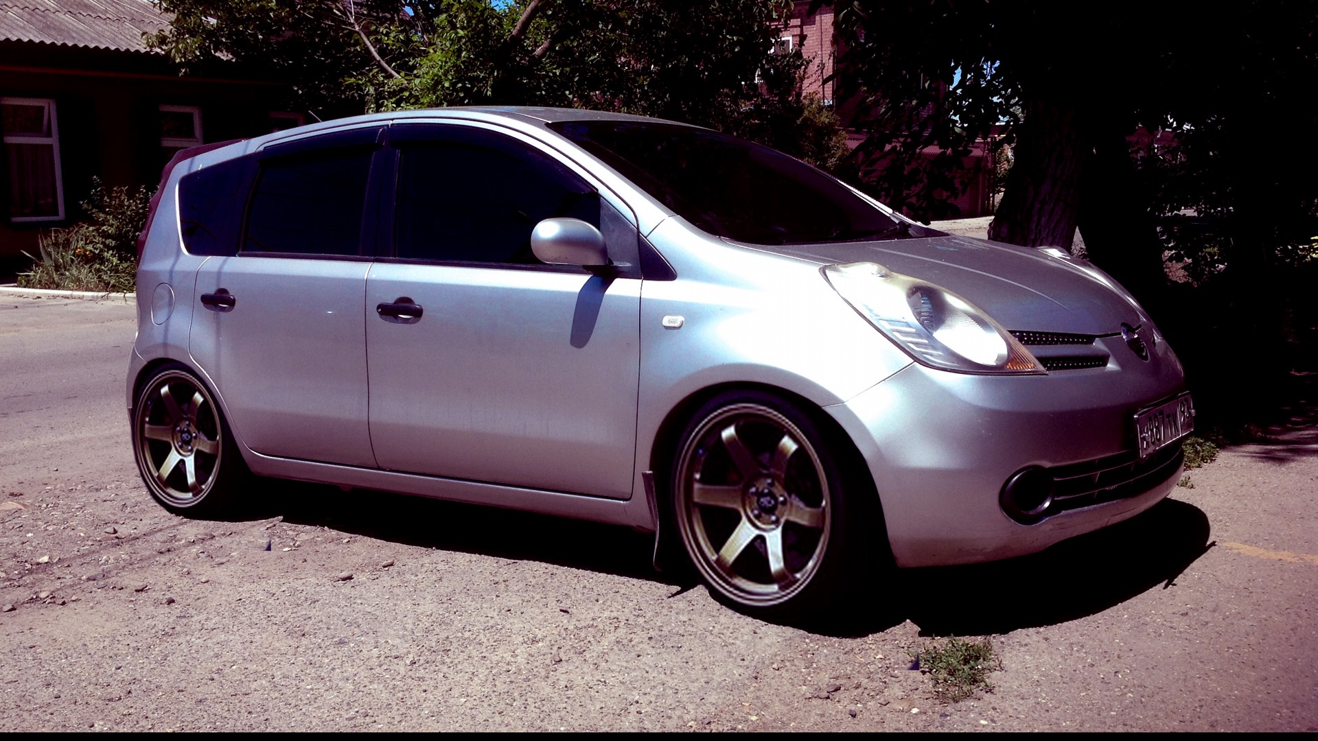 Ниссан ноут на 16 дисках фото Nissan Note (1G) 1.5 бензиновый 2005 1.5 cvt MADE IN JAPAN на DRIVE2