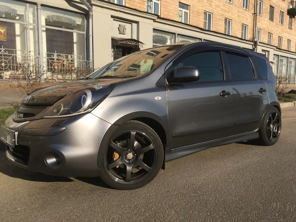 Ниссан ноут на 16 дисках фото Вид авто на новых летних дисках - Nissan Note (1G), 1,4 л, 2013 года тюнинг DRIV