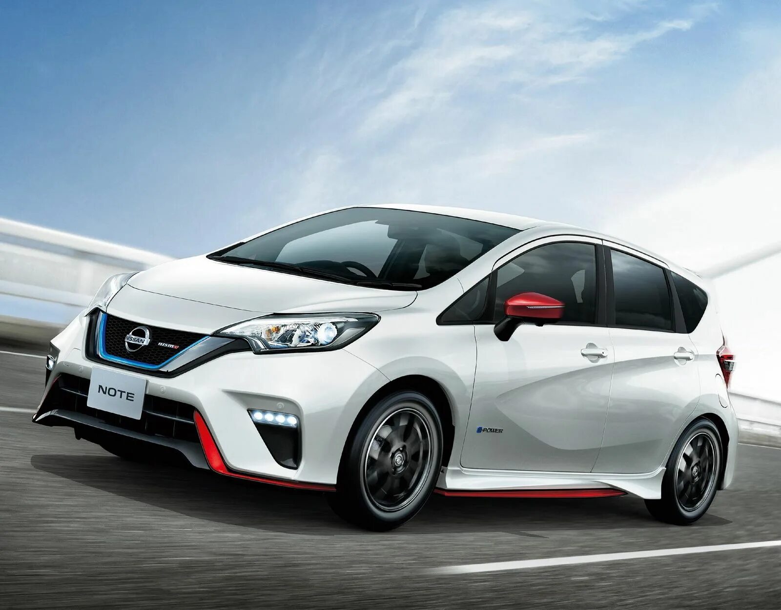 Ниссан ноут нисмо фото Nissan Note e-Power Nismo Hits Japan, Retails From $21,330 Carscoops Nissan note