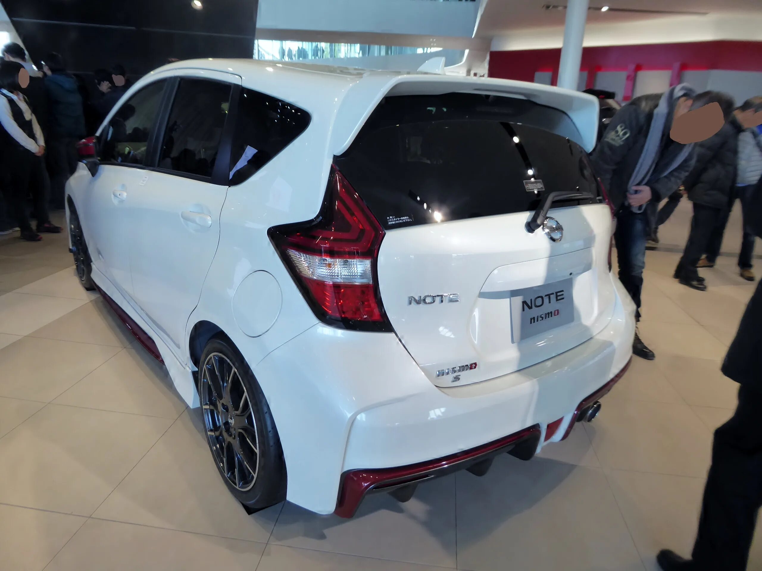 Ниссан ноут нисмо фото File:The rearview of Nissan NOTE NISMO S (DBA-E12 tuned) at Nissan Global Headqu