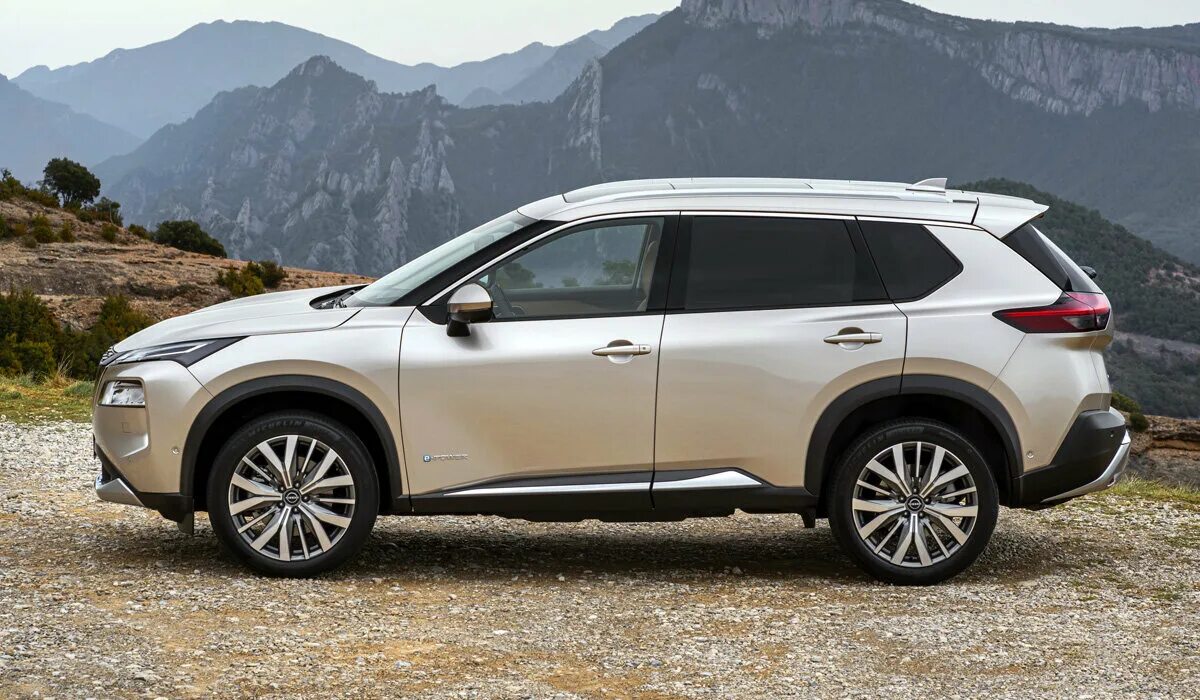 Ниссан новый кузов фото Новый Nissan X-Trail дебютировал в Европе только с трёхцилиндровыми моторами