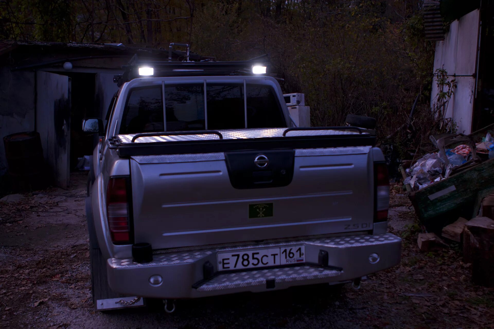 Ниссан нп 300 тюнинг Установка светодиодных фонарей назад. - Nissan NP300, 2,5 л, 2008 года тюнинг DR