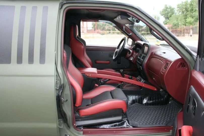 Ниссан нп 300 тюнинг салона Nissan NP300 2011г. в Кургане, 2 собственника, не битый, состояние хорошее, возм