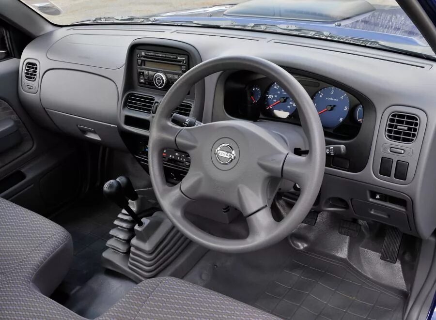 Ниссан нп 300 тюнинг салона Nissan NP300 Single Cab 2008 года выпуска для рынка Великобритании и Ирландии. Ф