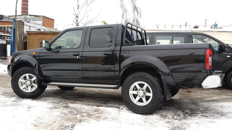 Ниссан np300 фото к зимовке готовы и лифт на дюйм - Nissan NP300, 2,5 л, 2012 года шины DRIVE2