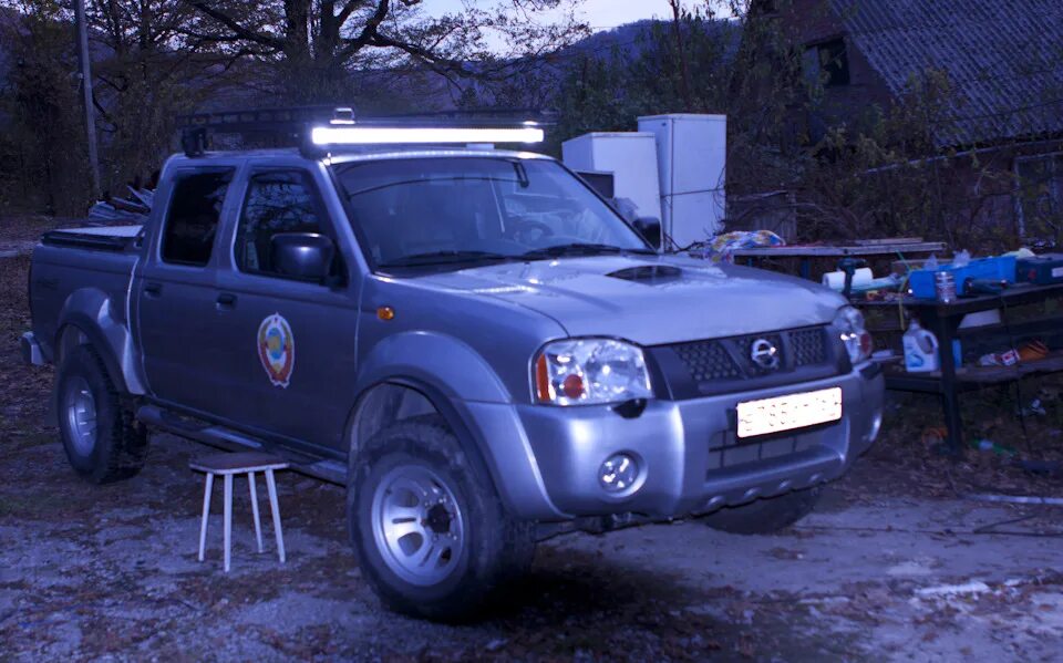 Ниссан нп300 тюнинг Установка световой балки на крышу. - Nissan NP300, 2,5 л, 2008 года тюнинг DRIVE