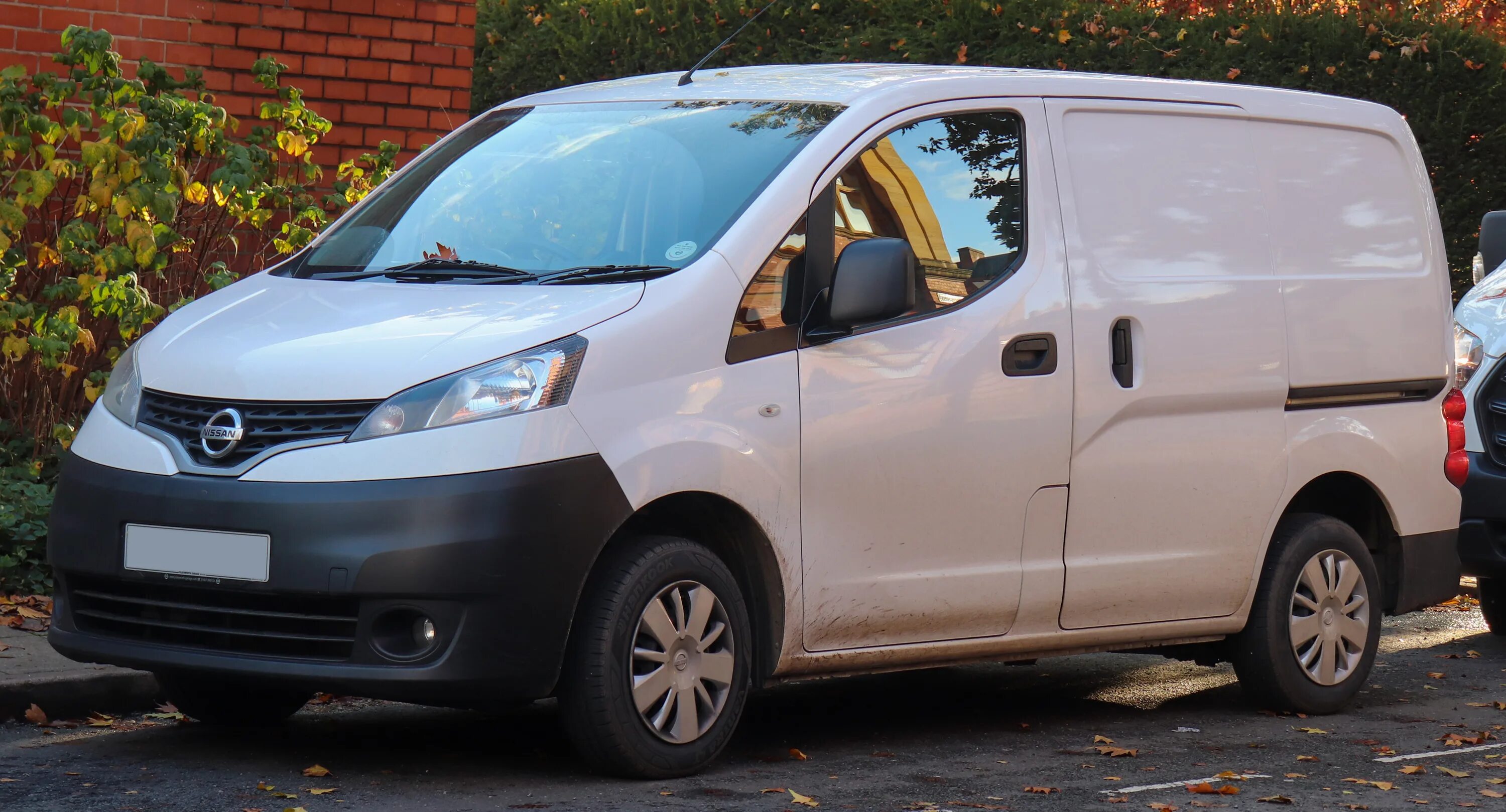 Ниссан nv200 фото File:2015 Nissan NV200 Acenta DCi 1.5 Front.jpg - Wikipedia
