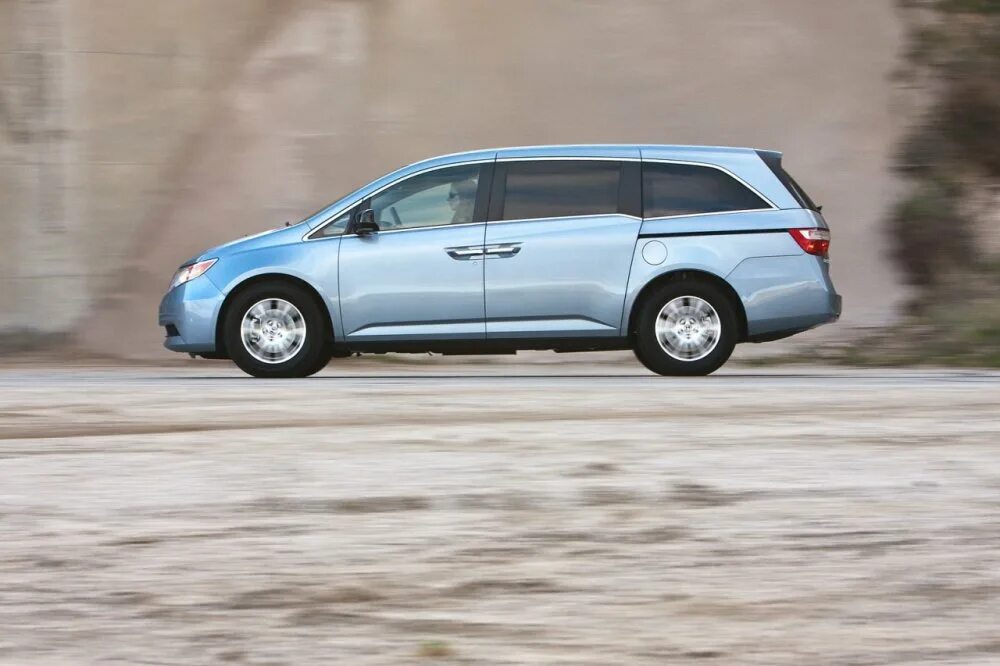 Ниссан одиссей фото Тест-драйв Nissan Quest: Тест американских минивэнов