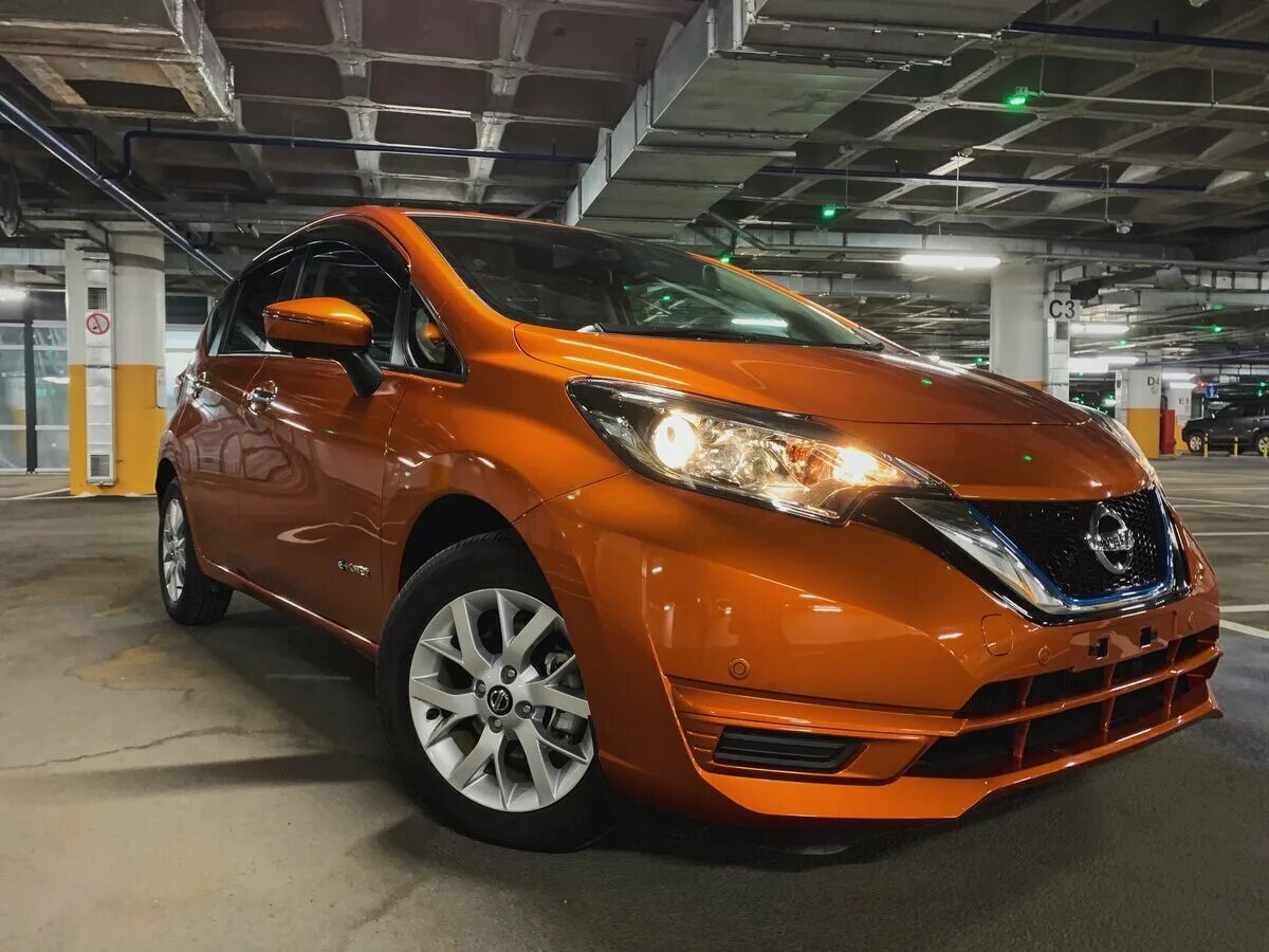 Ниссан оранжевый фото Купить б/у Nissan Note II Рестайлинг e-Power 1.2hyb AT (80 л.с.) гибрид автомат 