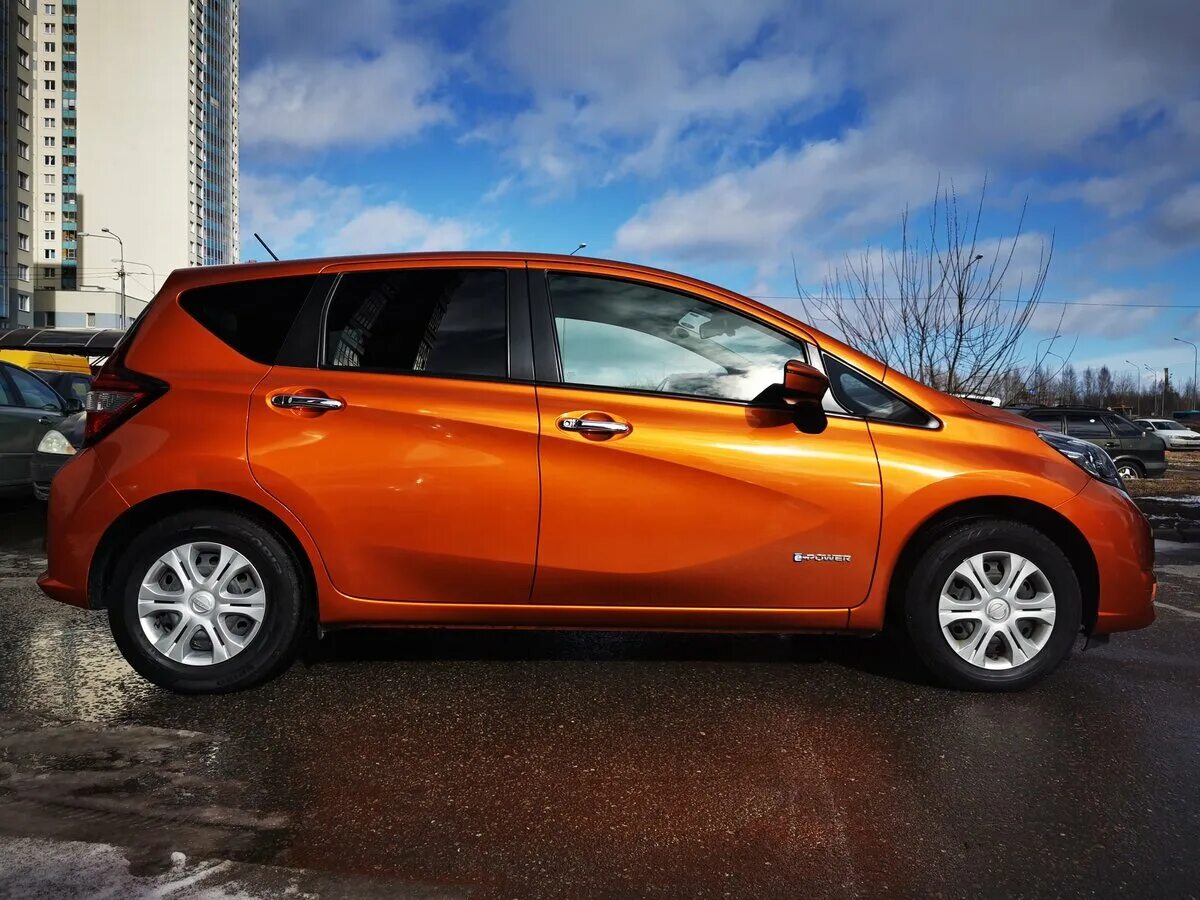 Ниссан оранжевый фото Купить б/у Nissan Note II Рестайлинг e-Power 1.2hyb AT (80 л.с.) гибрид автомат 