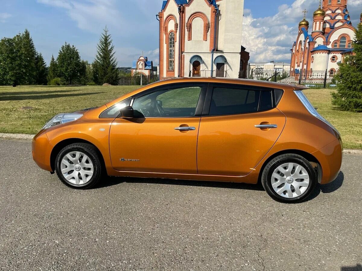 Ниссан оранжевый фото Купить б/у Nissan Leaf I (ZE0/AZE0) Electro AT (80.0 кВт) электро автомат в Зеле