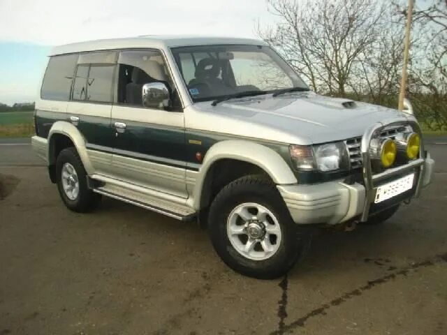 Ниссан паджеро фото Mitsubishi Pajero 2800 V6 Mitsubishi pajero, Mitsubishi, Cool trucks