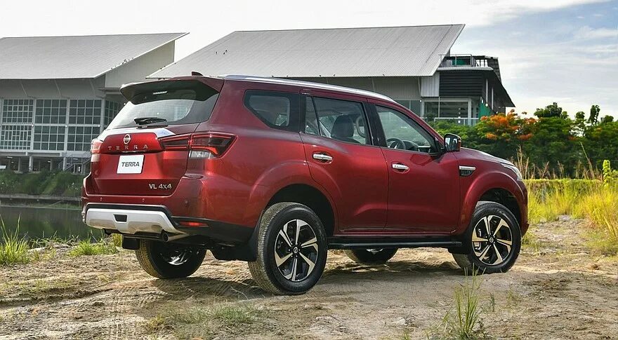 Ниссан паладин фото Внедорожник Nissan Terra превратился в Paladin: турбомотор и новый салон в старо
