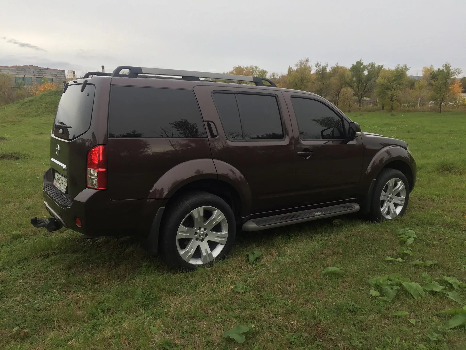 Ниссан панфайдер р50 тюнинг Шоколад на R20" тапках - Nissan Pathfinder (3G), 2,5 л, 2012 года тюнинг DRIVE2