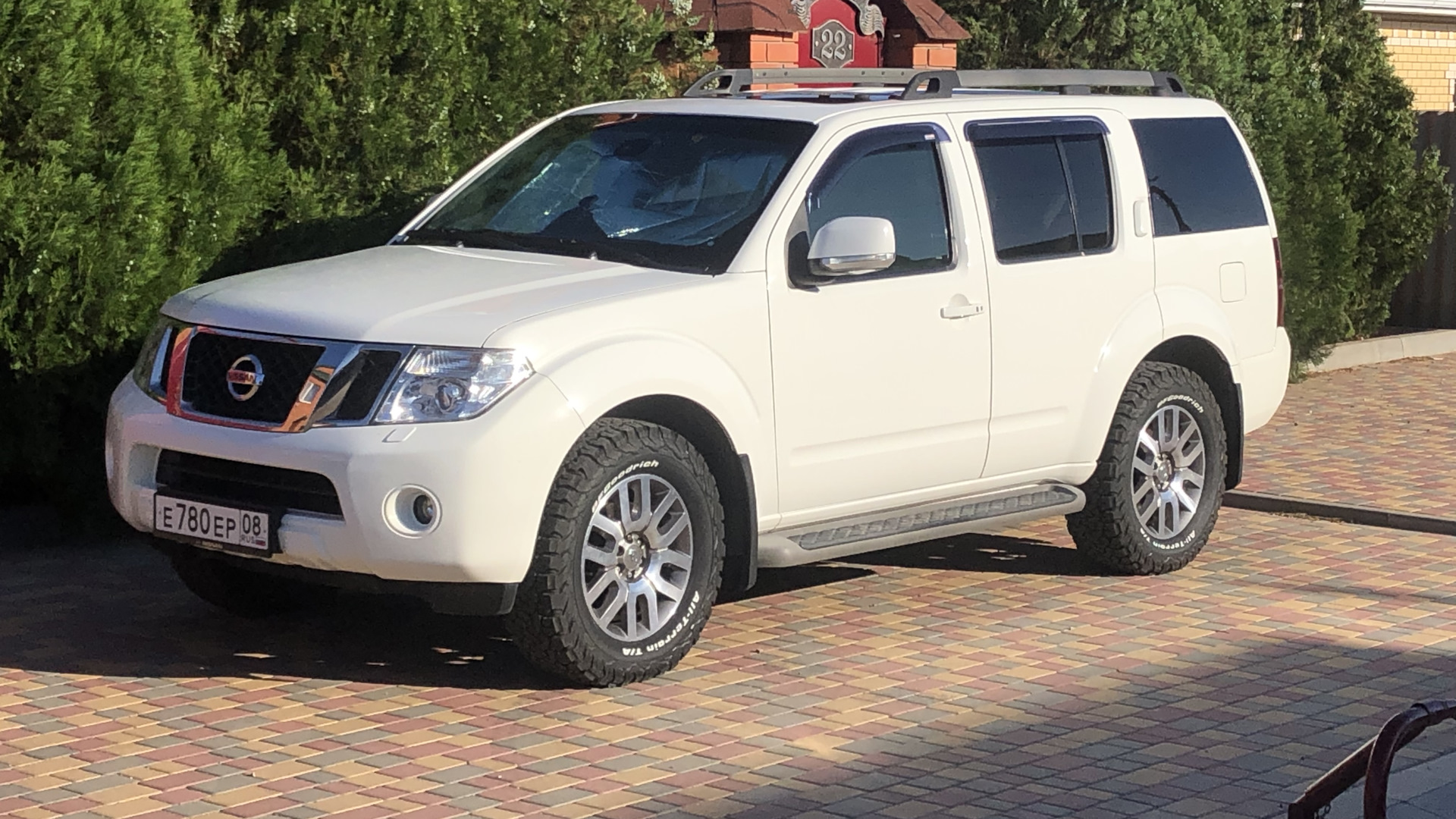 Ниссан патфайндер 2012 фото Nissan Pathfinder (3G) 2.5 дизельный 2012 Белый на DRIVE2