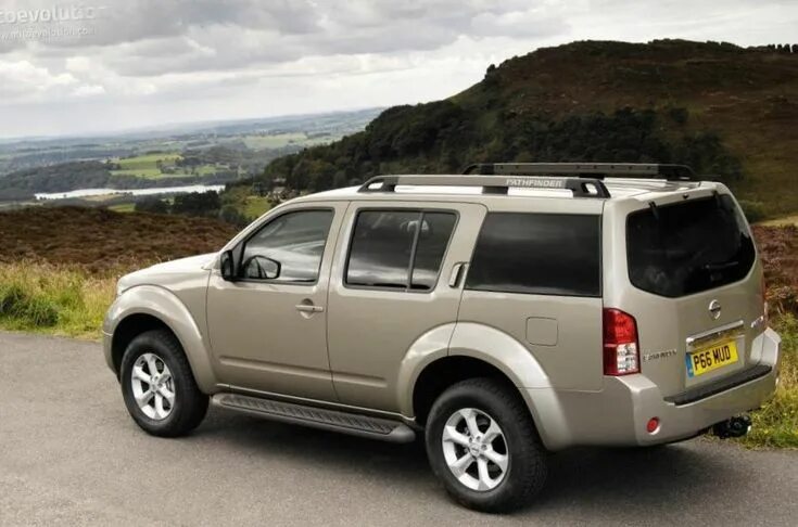 Ниссан патфайндер фото р51 Nissan Pathfinder Photos and Specs. Photo: Nissan Pathfinder configuration and 2