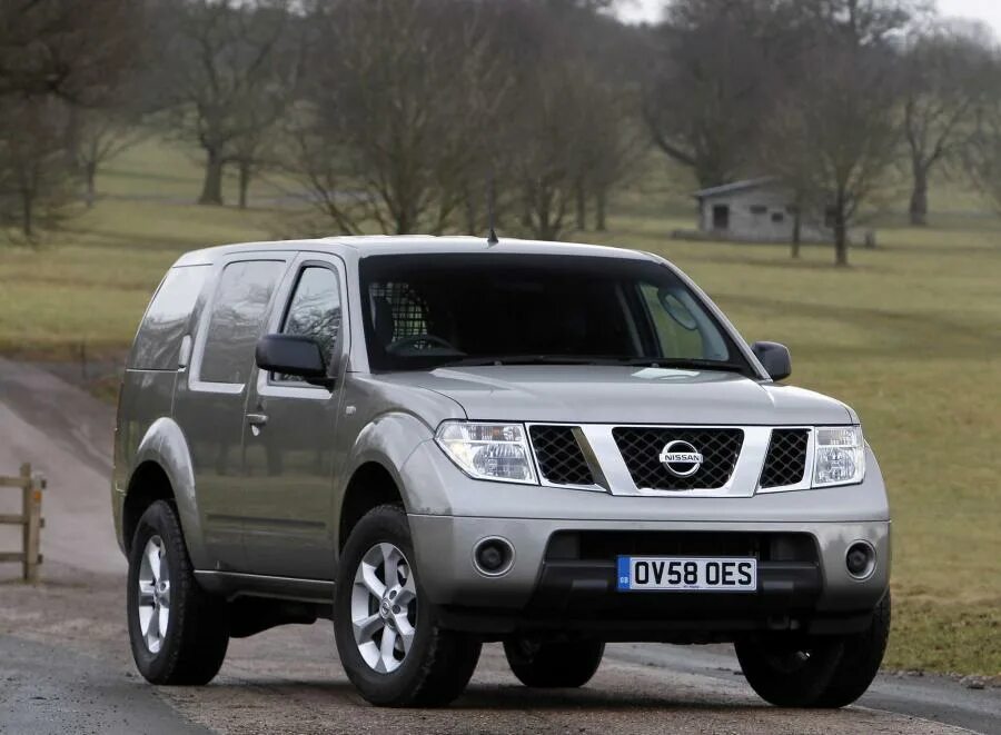 Ниссан патфайндер фото р51 Nissan Pathfinder Van 2004 года выпуска для рынка Великобритании и Ирландии. Фот