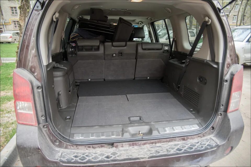 Ниссан патфайндер фото салона и багажника Ящик вместо третьего ряда - Nissan Pathfinder (3G), 3 л, 2011 года аксессуары DR