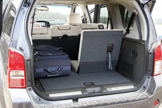 Ниссан патфайндер фото салона и багажника Тест-драйв Nissan Pathfinder: Лучше и... дешевле