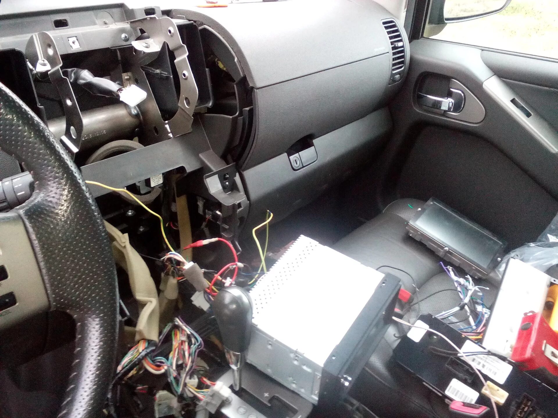 Ниссан патфайндер подключение магнитолы Установка ГУ на Андроиде часть 1. - Nissan Pathfinder (3G), 2,5 л, 2007 года авт