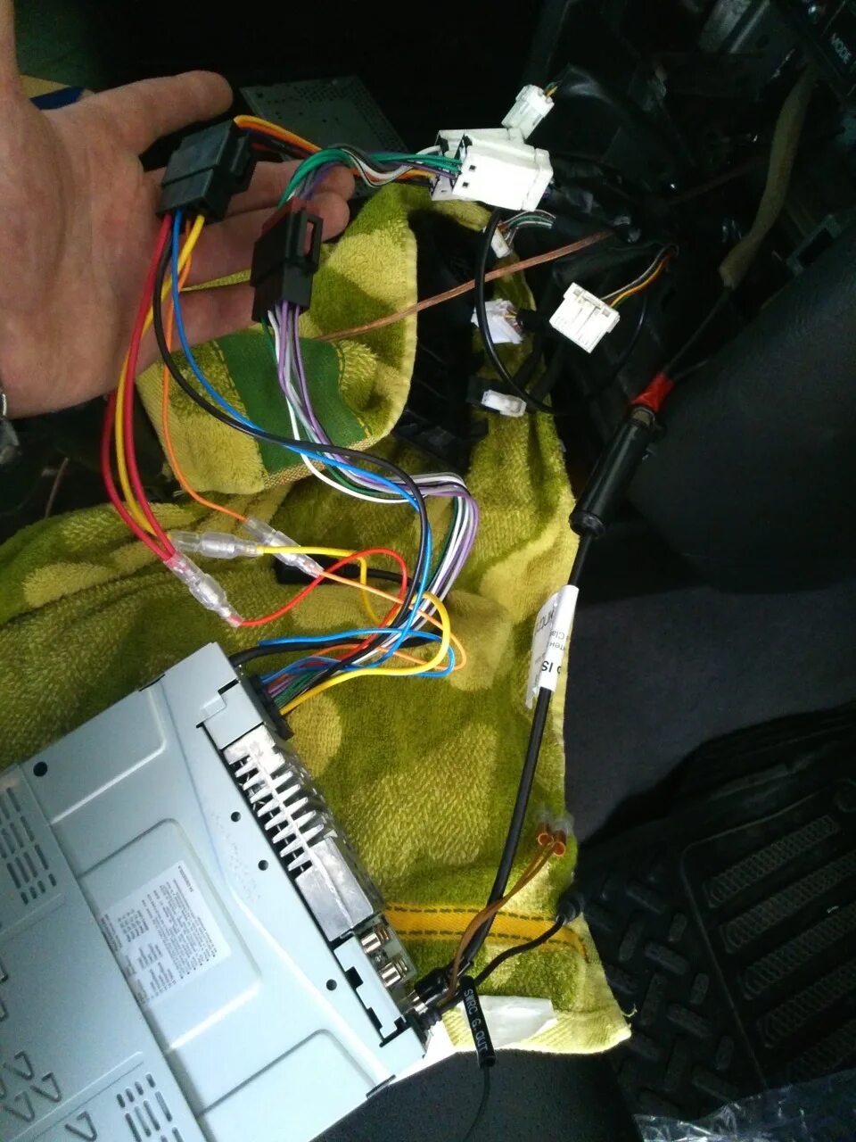 Ниссан патфайндер подключение магнитолы Подключение магнитолы и крепление телефона - Nissan Pathfinder (2G), 3,5 л, 2001