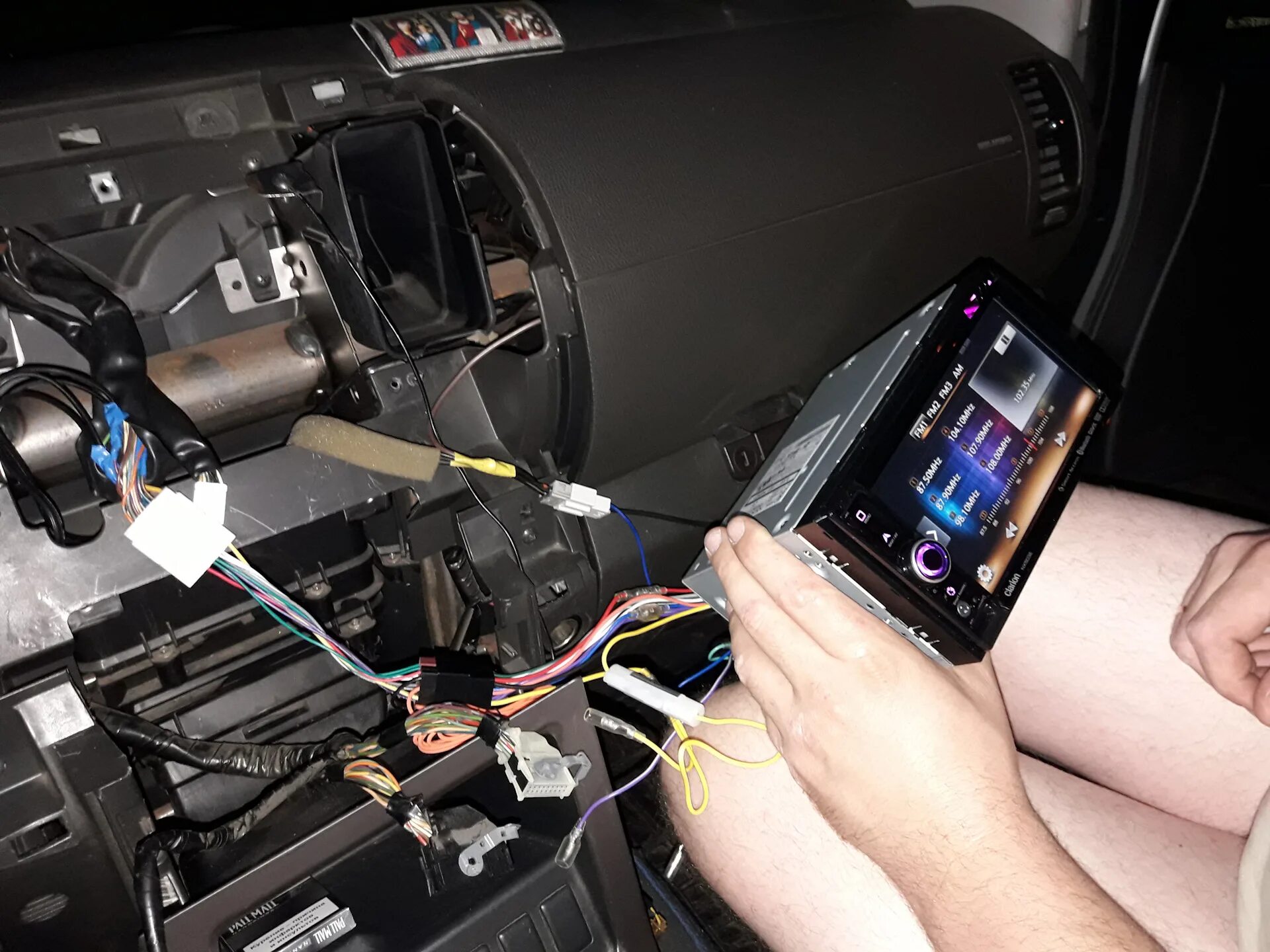 Ниссан патфайндер подключение магнитолы замена штатного гу на Clarion NX503E - Nissan Pathfinder (3G), 2,5 л, 2007 года 