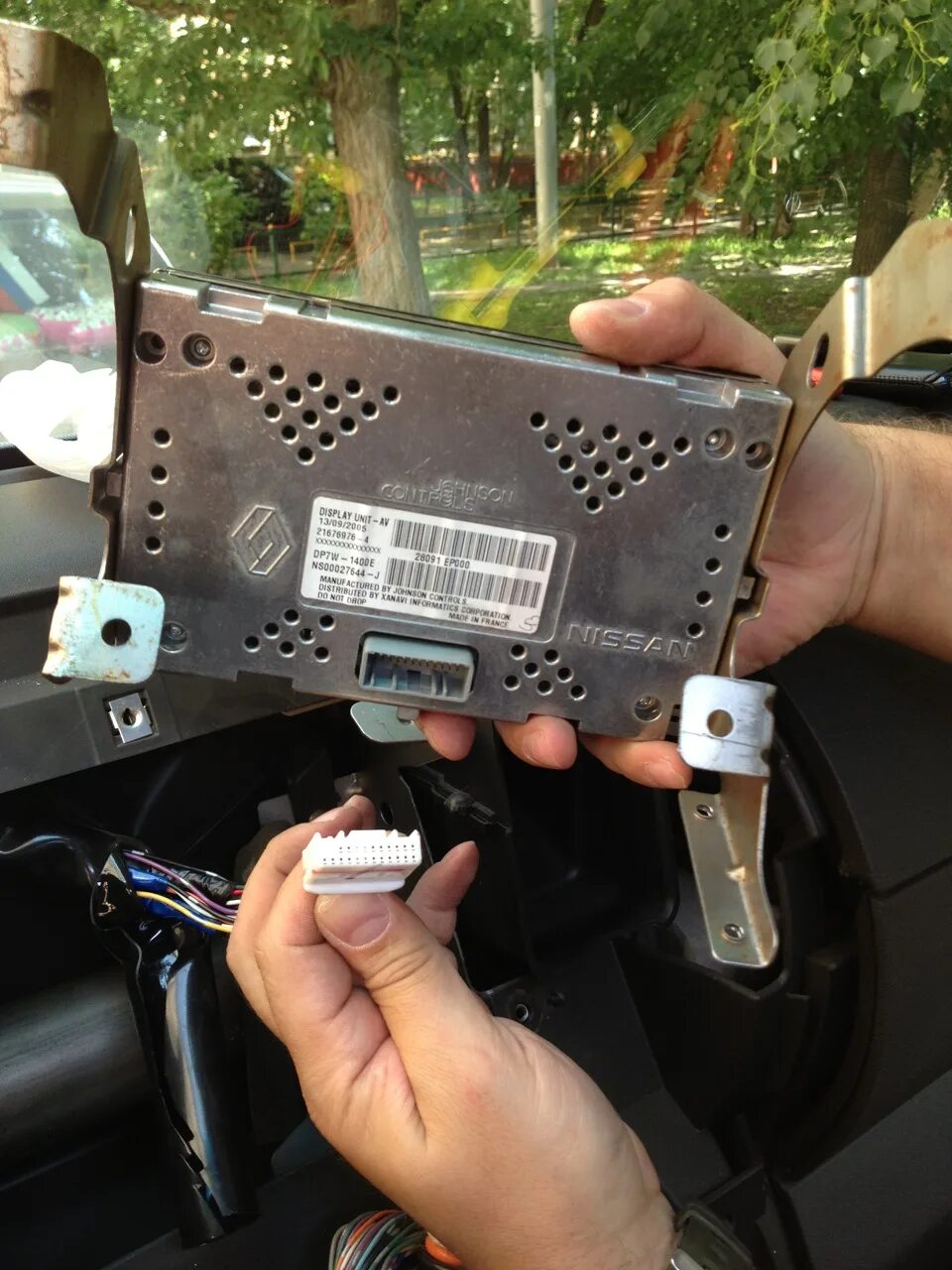 Ниссан патфайндер подключение магнитолы Фронтальная камера на Патфайндер - Nissan Pathfinder (3G), 4 л, 2005 года тюнинг
