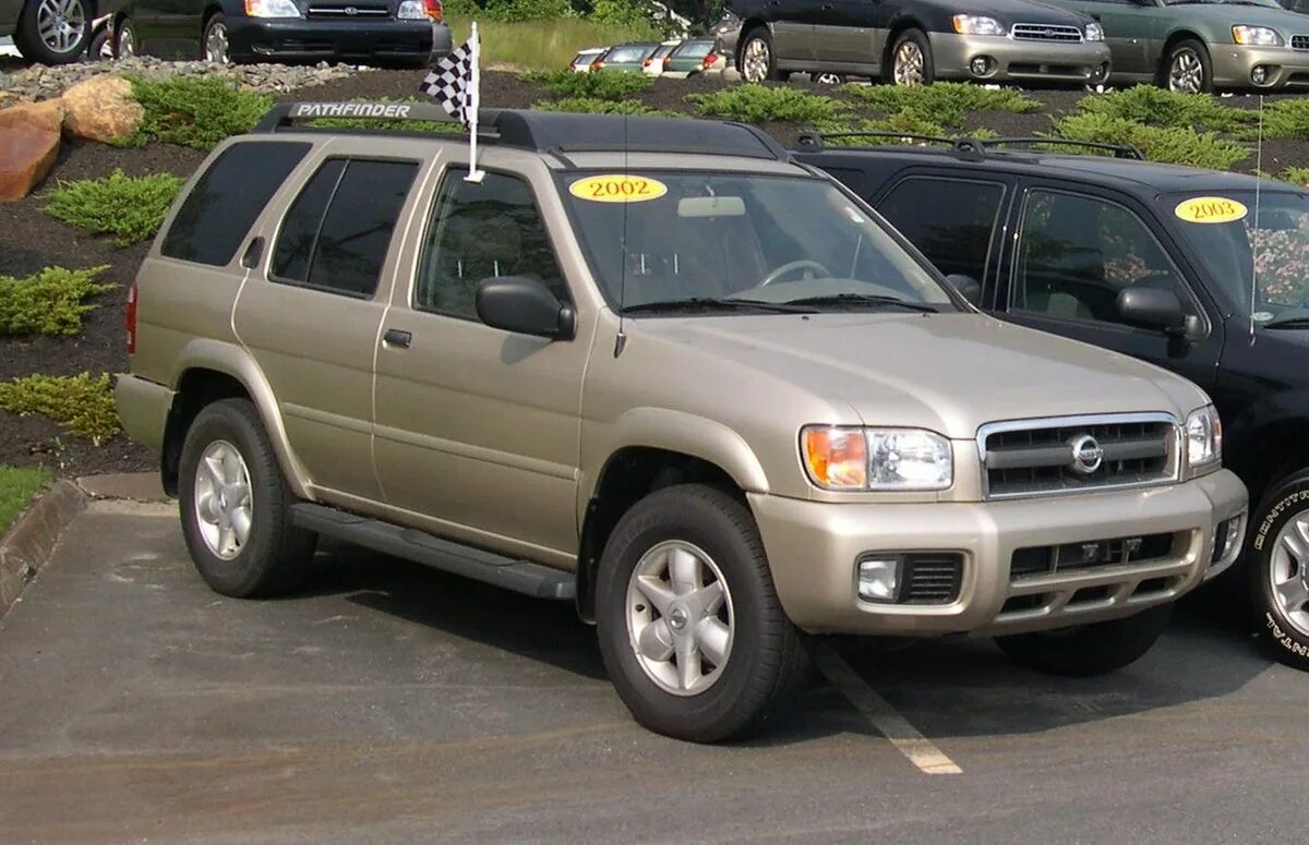 Ниссан патфайндер поколения фото Fichier:2002 Nissan Pathfinder.jpg - Wikipédia