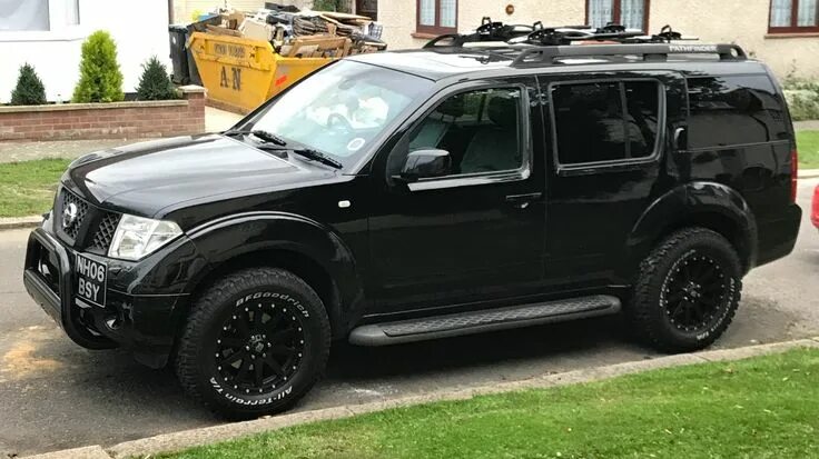Ниссан патфайндер r51 фото Black Nissan Pathfinder SUV