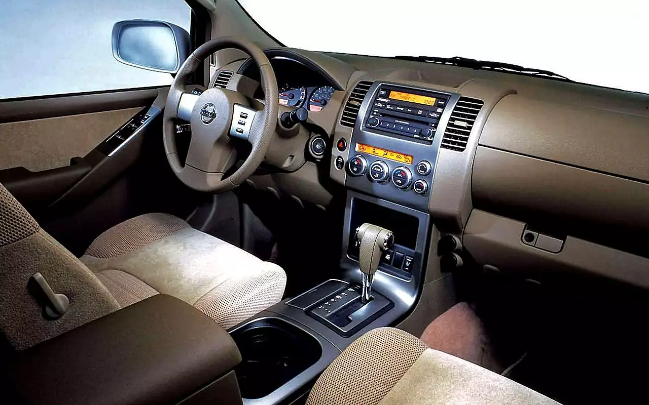Ниссан патфайндер r51 фото салона Рамный внедорожник за миллион: что выбрать для семьи?