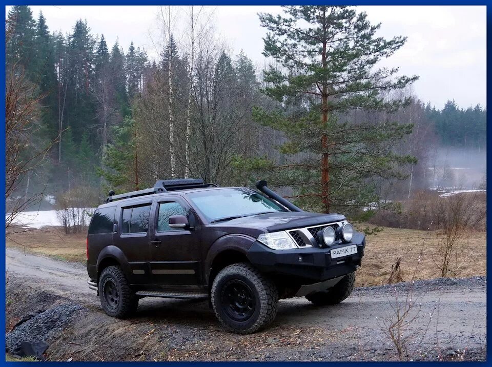 Ниссан патфайндер тюнинг для бездорожья Широкие оригинальные накладки дверей. - Nissan Pathfinder (3G), 2,5 л, 2013 года