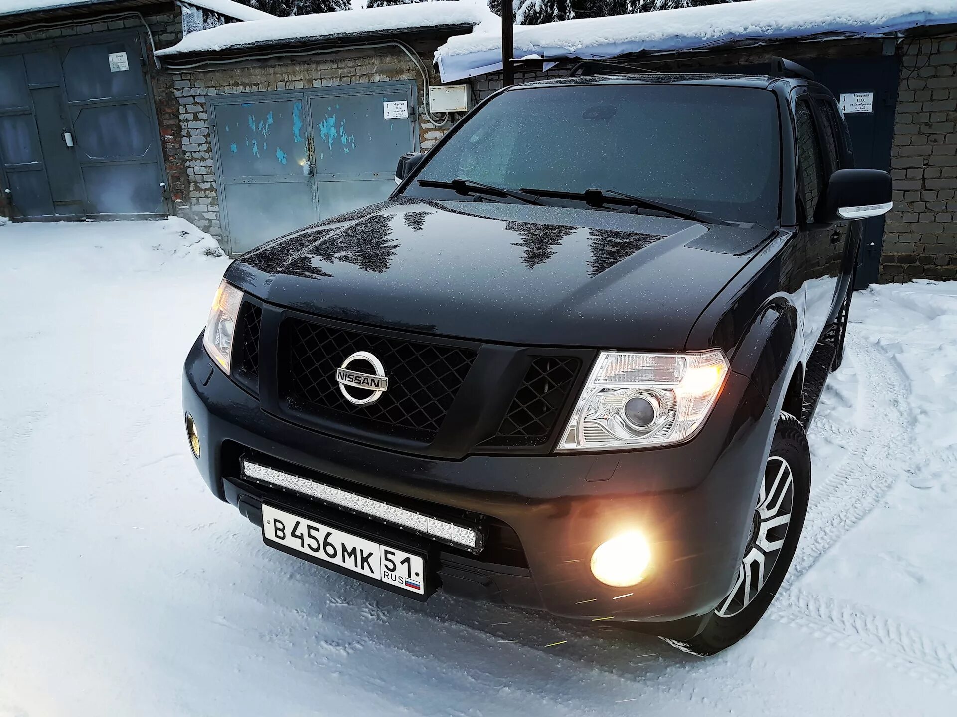 Ниссан патфайндер тюнинг решетка радиатора Black решетка - Nissan Pathfinder (3G), 2,5 л, 2010 года просто так DRIVE2